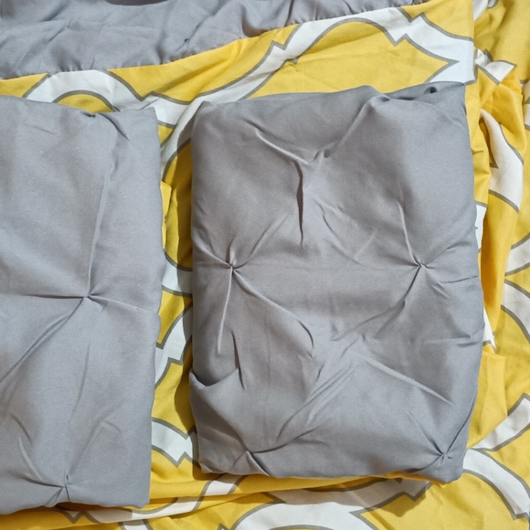 VCNY Home Scottsdale Ruched 3 Piece Reversible Queen Bedding Duvet Cover Set - Picture 8 of 10